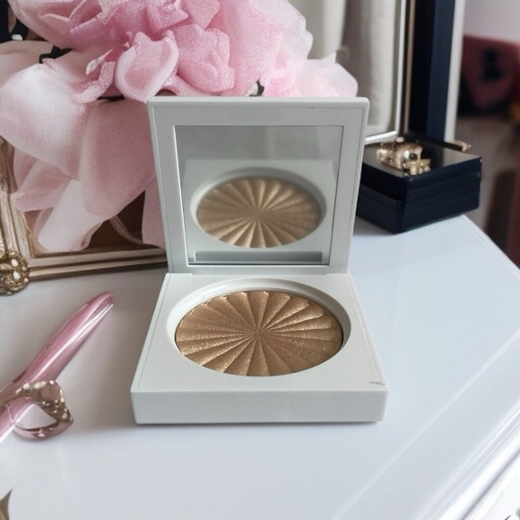 OFRA Cosmetics Rodeo Drive Highlighter - Champagne Glow Refillable Compact NEW - Picture 1 of 5